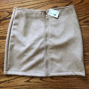 Tan suede mini skirt with zip in the front